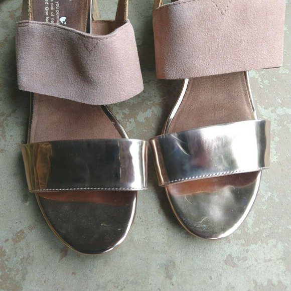 TOMS Poppy Metallic Sandals Size 10 Pink Rose Gold Strappy Block Heel Suede - Picture 2 of 8